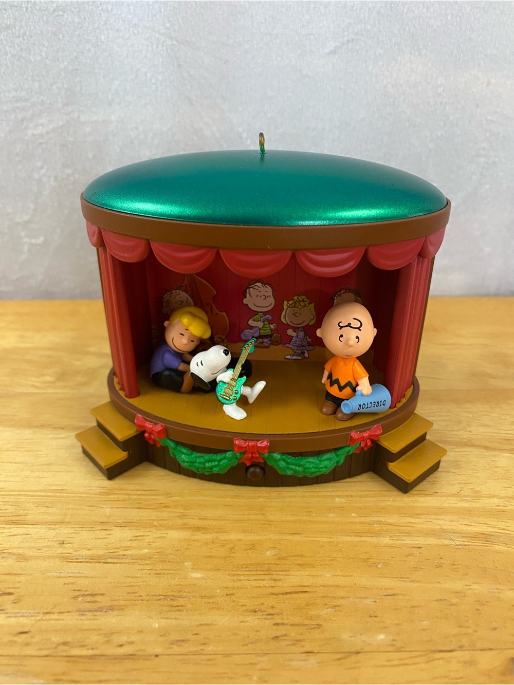 2012 Hallmark
Keepsake Peanuts Ornament Onstage Antics